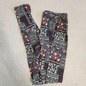 Forever 21 Pink and Black Geometric Floral Leggings